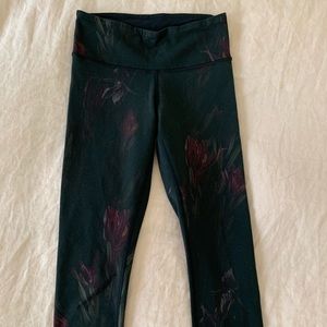 Lulu lemon cropped yoga pants